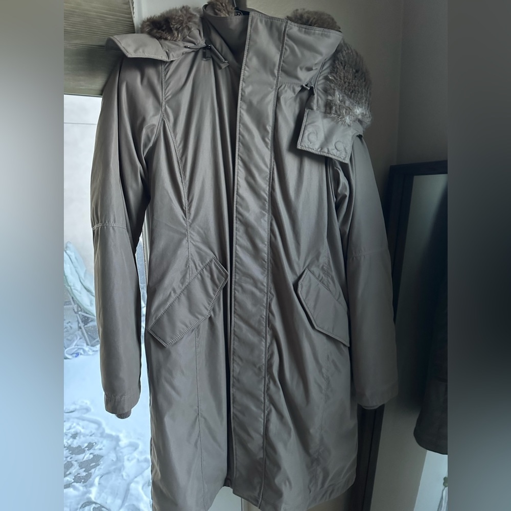 Aritzia Babaton Parka in size M!